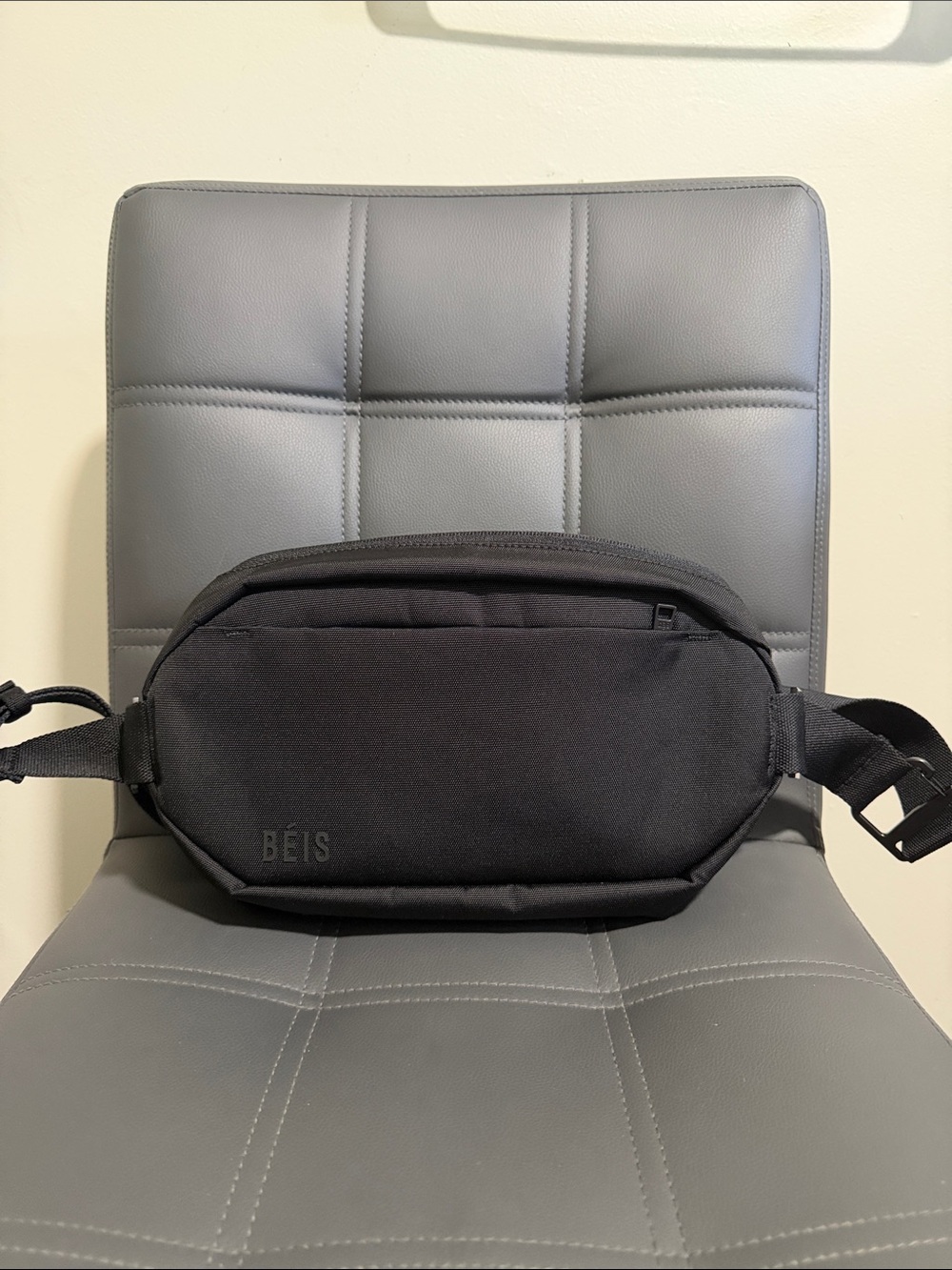 BÉIS The Pro Travel Sling in Black
